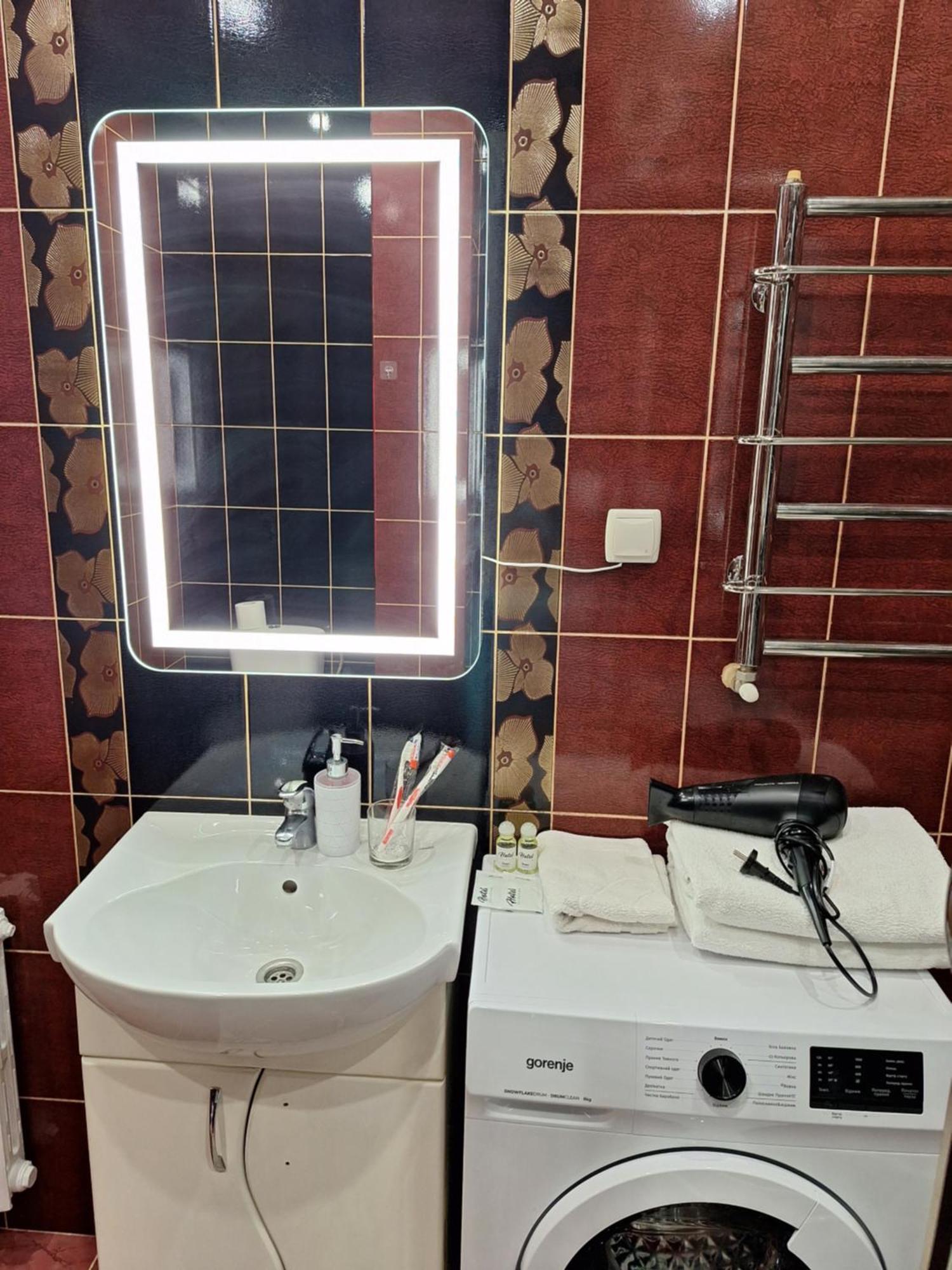 بولتافا Однокімна Квартира Біля Каштанової Алеї У Центрі Полтави Мережа Alexapartments Документи Для Відряджень Безконтатне Заселення 24-7 المظهر الخارجي الصورة